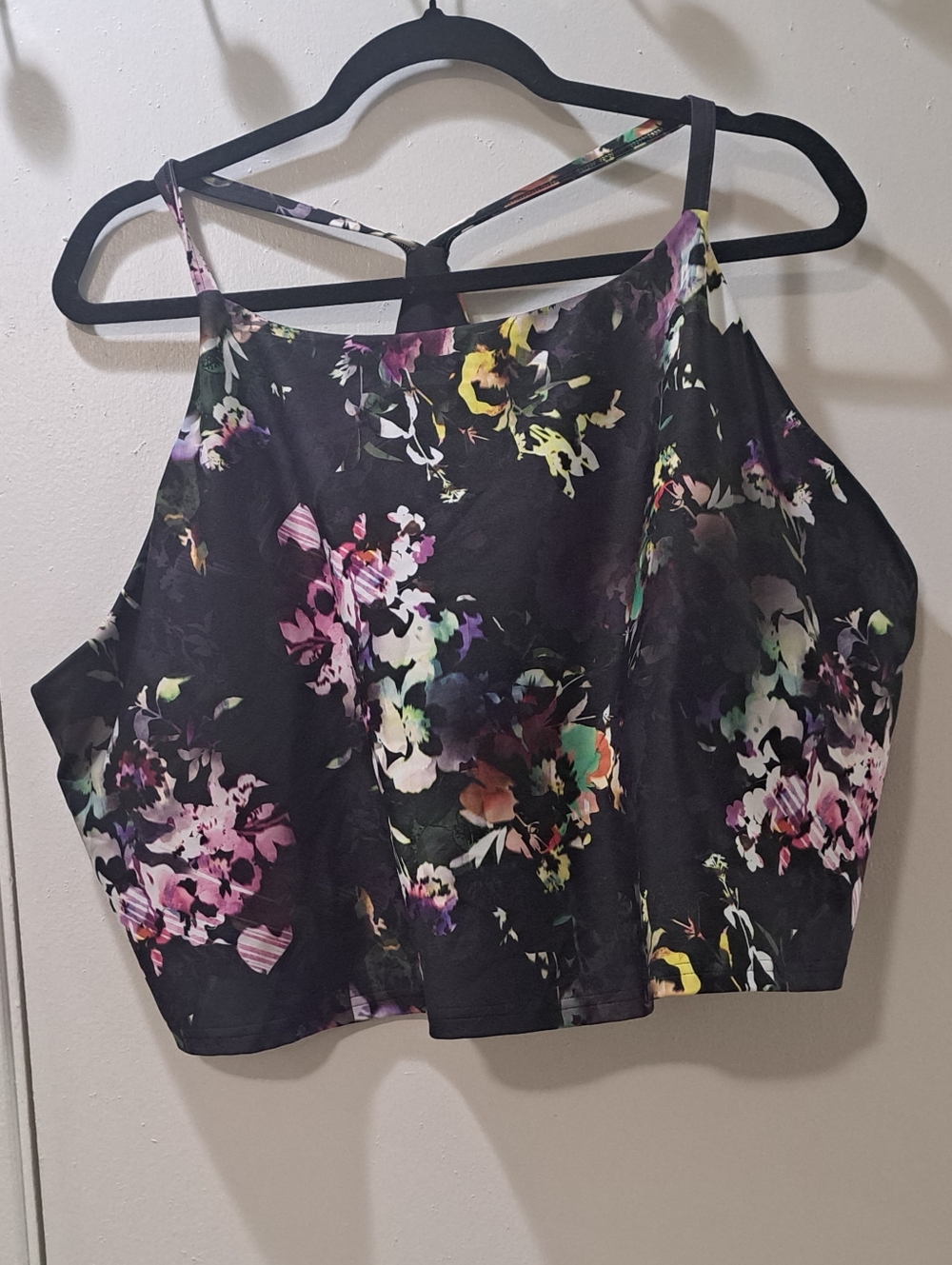 Old Navy Black Floral Strappy Paded Sport Top EUC